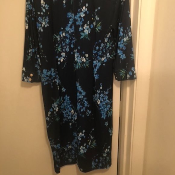 NWT T Tahari Floral Dress  Retails for 120.00 - Picture 5 of 5